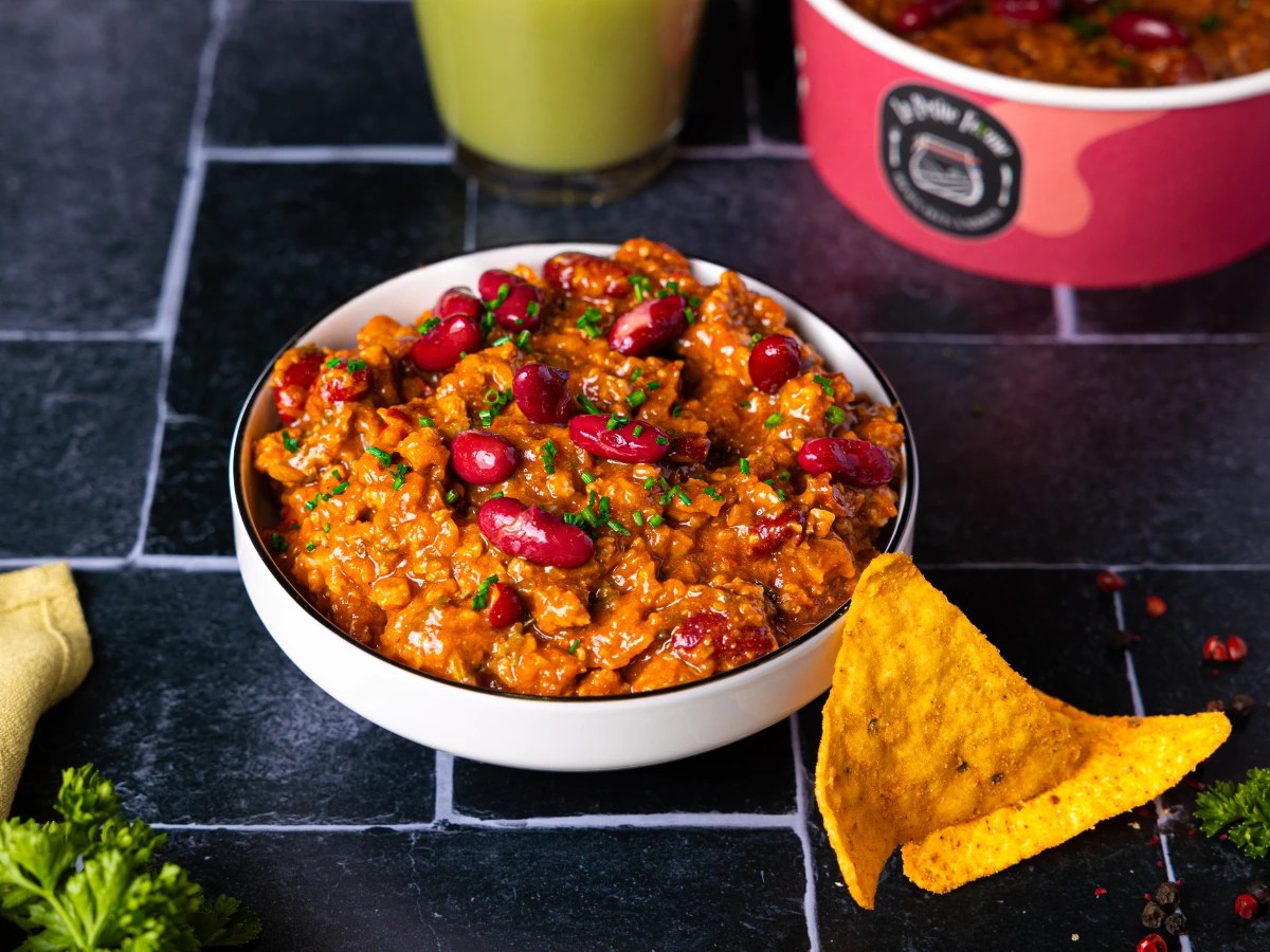 Chili con Carne maison, bœuf mijoté aux épices et haricots rouges, disponible en livraison à Lyon.