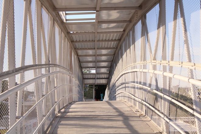 Metrobús Laguna puente peatonal