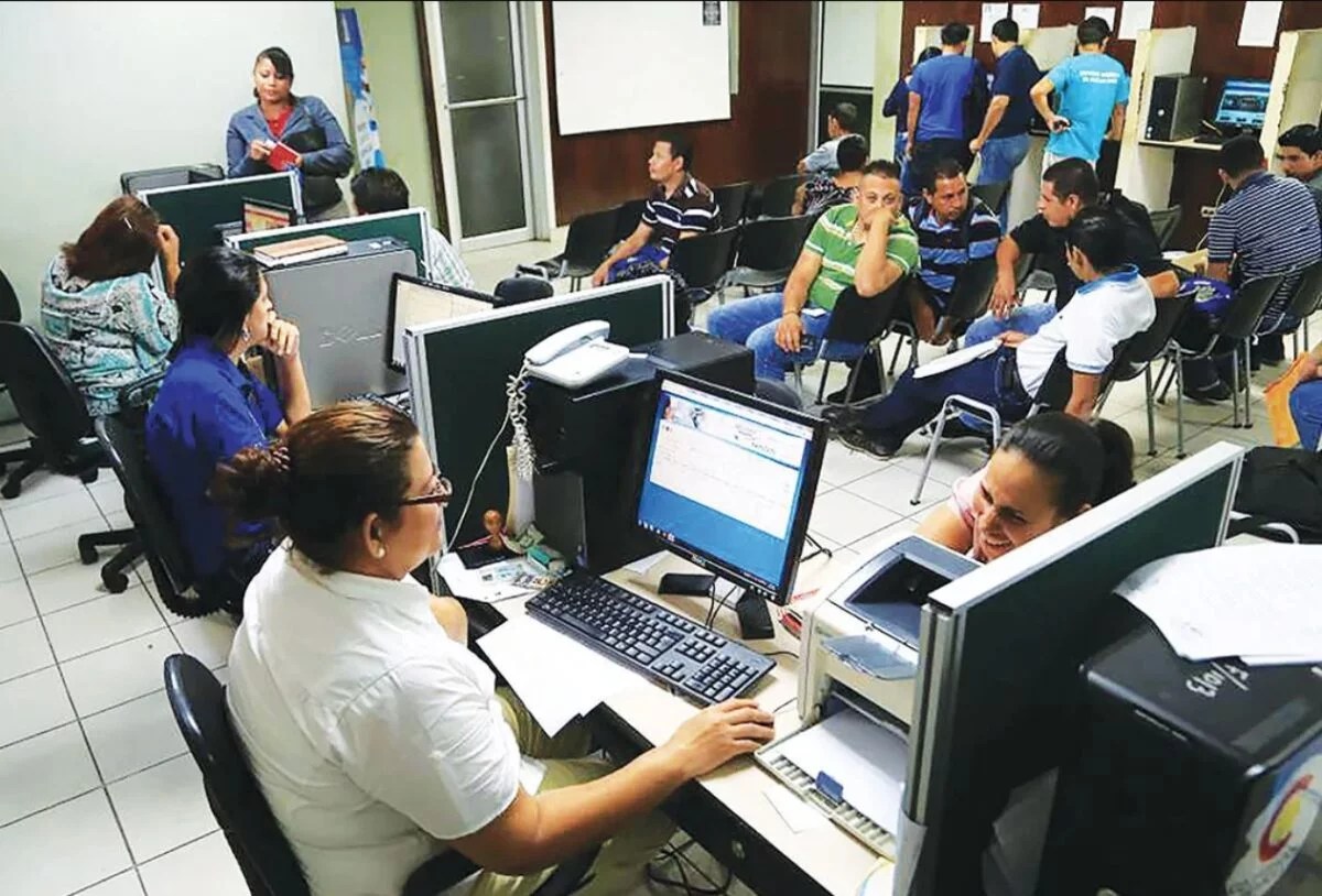 CREES advierte sobre crecimiento sostenido de la nómina pública: 85 nuevos empleados estatales por día