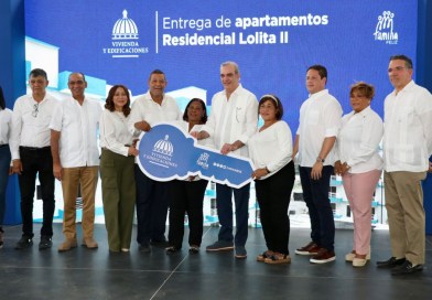 Presidente Abinader entrega 140 apartamentos en Hato Nuevo como parte del plan Familia Feliz