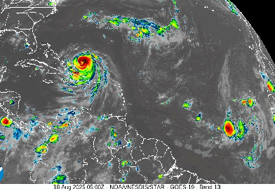 Huracán Erín se aleja del país, pero mantiene efectos en el litoral atlántico y zonas del interior