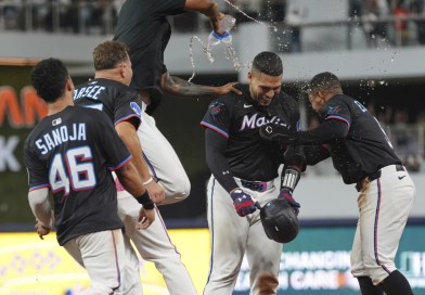 Edwards y Ramírez ayudan a los Marlins a remontar y vencer a los Yankees 13-12