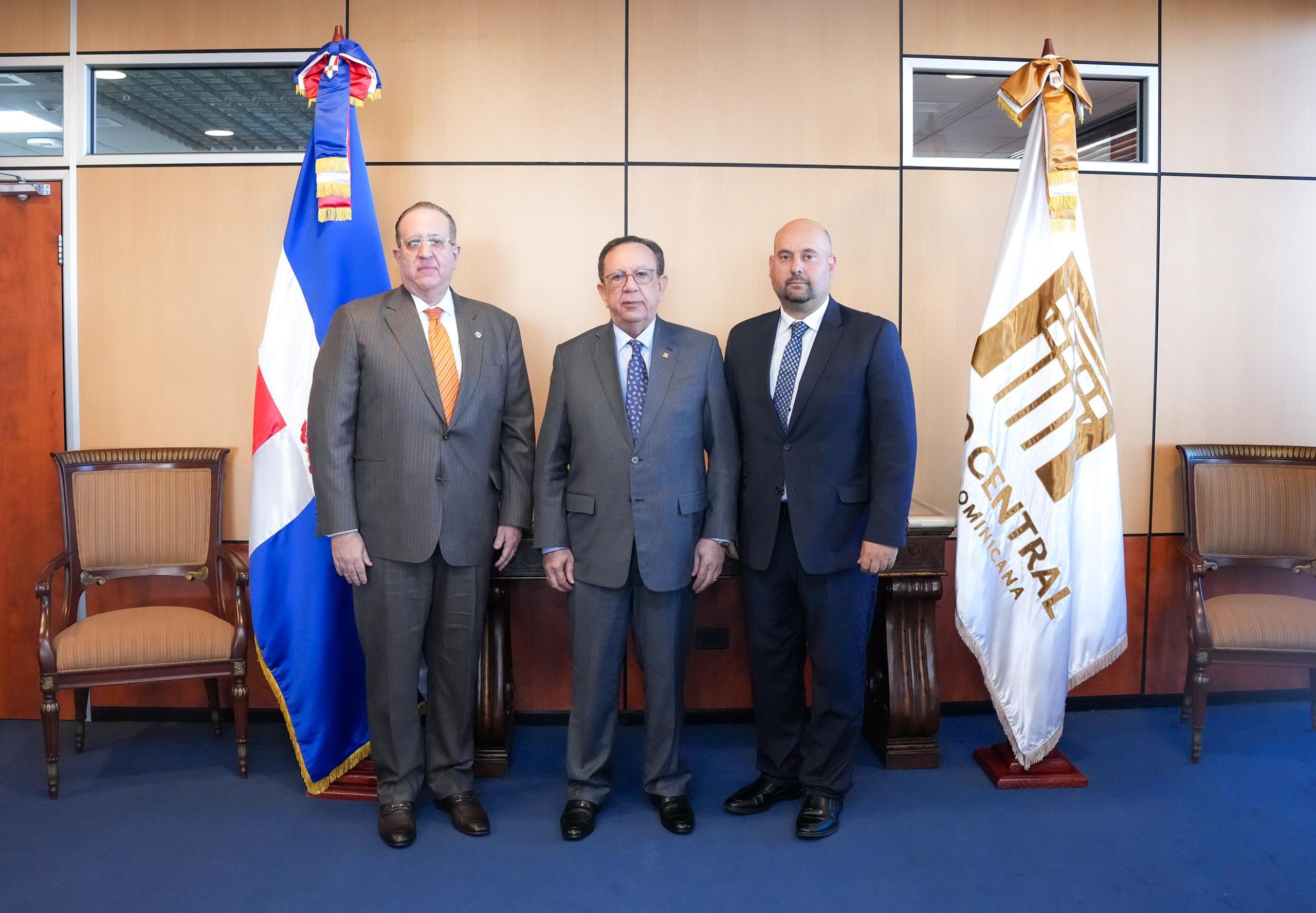 Banco Central y Ministerio de Hacienda reciben a misión del GAFILAT y de la Unidad de Análisis Financiero