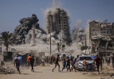 Israel ataca edificio y amenaza con más bombardeos en ofensiva en Ciudad de Gaza