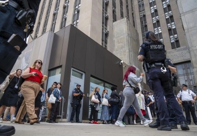 Juez desestima los cargos de terrorismo en el caso estatal contra el asesino del ejecutivo de UnitedHealthcare