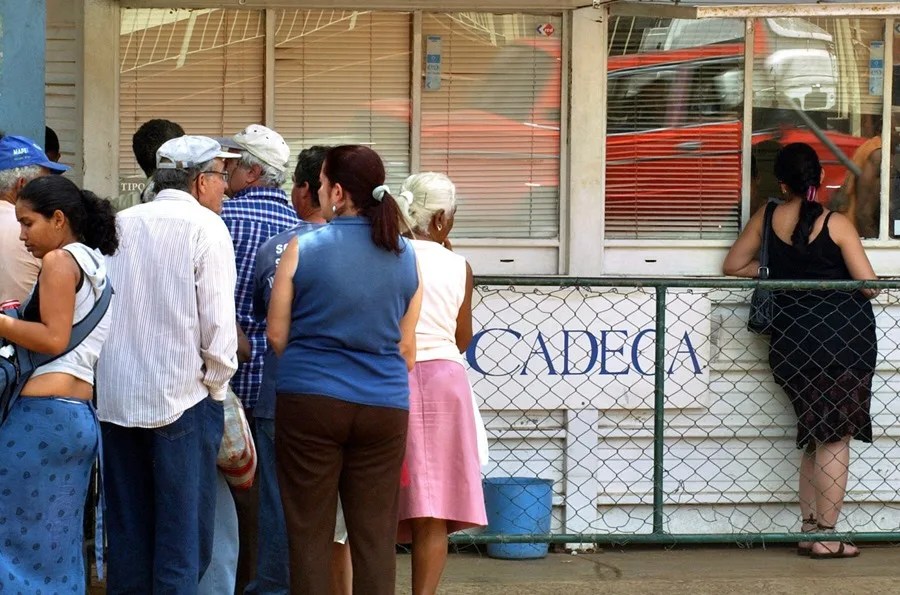 Cuba oficializa la dolarización parcial de su economía mediante un paquete legal