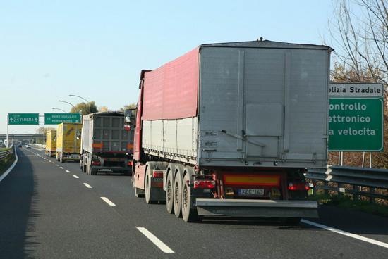 Restricciones a camiones en Italia