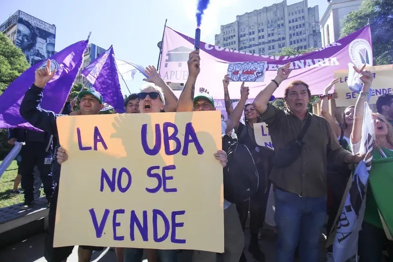 REVUELTO GRAMAJO:  POR LA EDUCACIÓN PÚBLICA Y LA REVANCHA POLÍTICA.