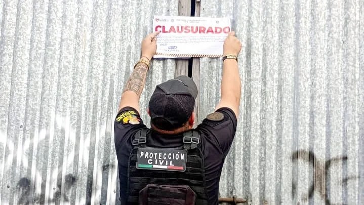 Clausuran autoridades municipales y estatales taller mecánico por falta de documentación y medidas de seguridad en Huamantla