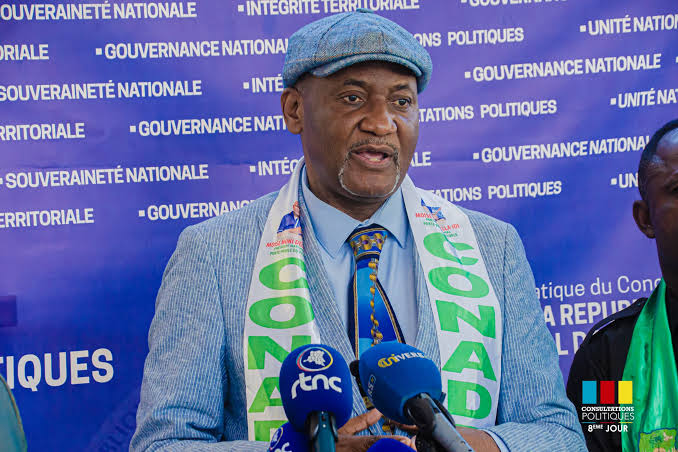 “Tshisekedi ne doit pas imiter Kabila” Moïse Moni Della dénonce la suspension des partis politiques