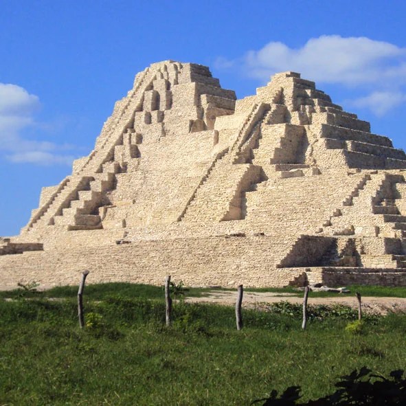 Malpasito, una antigua ciudad del pueblo Zoque  La Zona Arqueológica de Malpasito es el sitio arqueológico y centro ceremonial de la cultura maya-zoque más importante del valle de Las Flores, y es la zona arqueológica zoque más importante abierta al público. https://larevistadelsureste.com