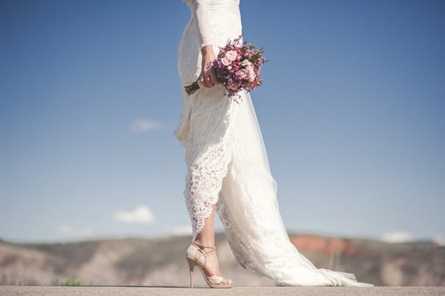 La Novia Del Vestido De Encaje Bordado Con Cristales Las Bodas De Tatin