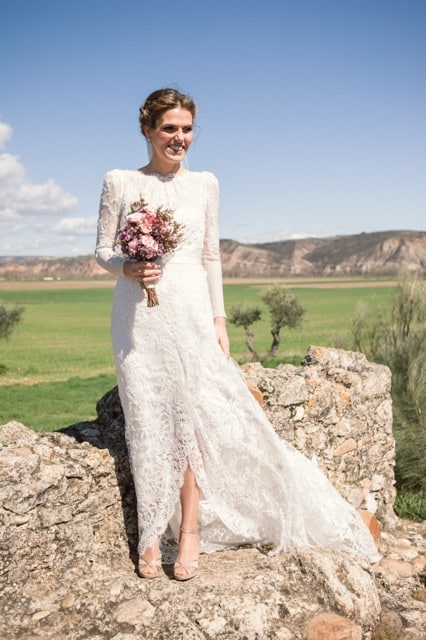 La Novia Del Vestido De Encaje Bordado Con Cristales Las Bodas De Tatin