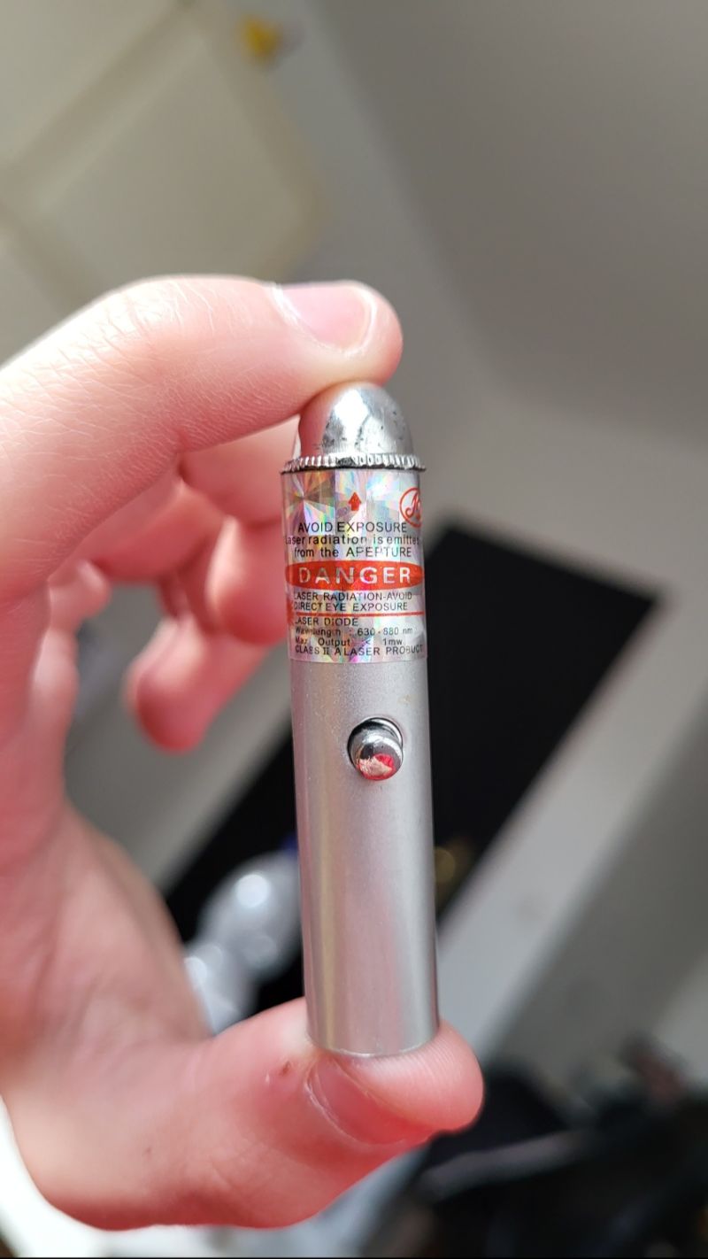 Laser Pointer Keychain With 5 Heads - Premium Minimal Wallpaper Gallery - Mobile