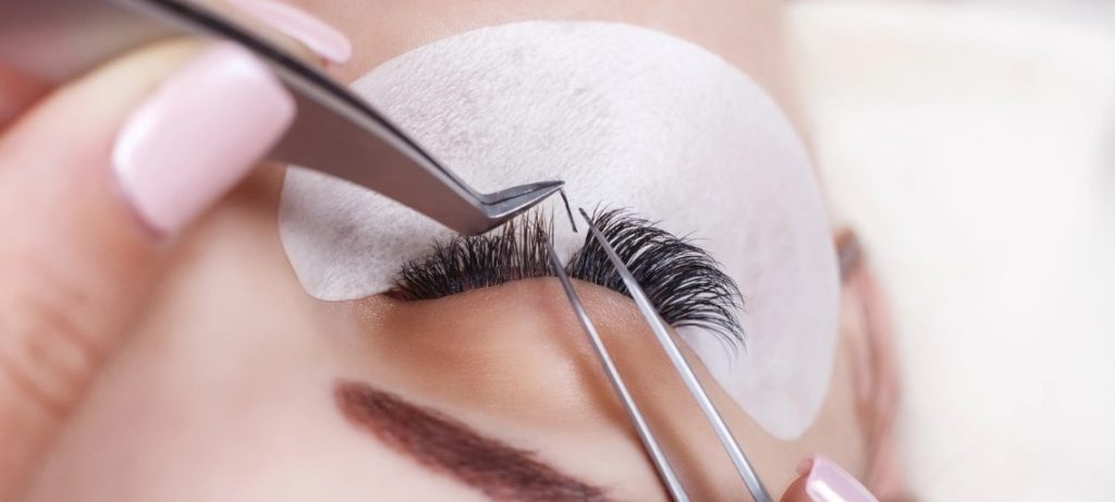 Wie funktioniert eine wimpernverlängerung?
