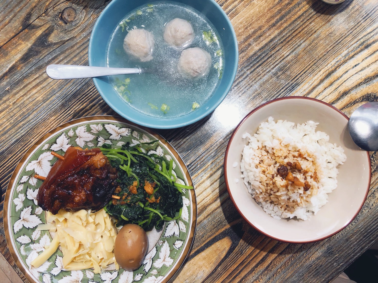 新豐美食|呷燴-燴飯 炒烏龍麵 滷肉飯