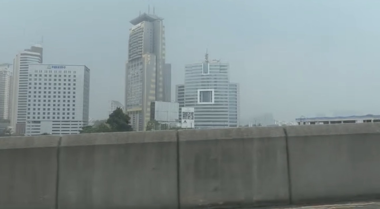 Haze Worsens