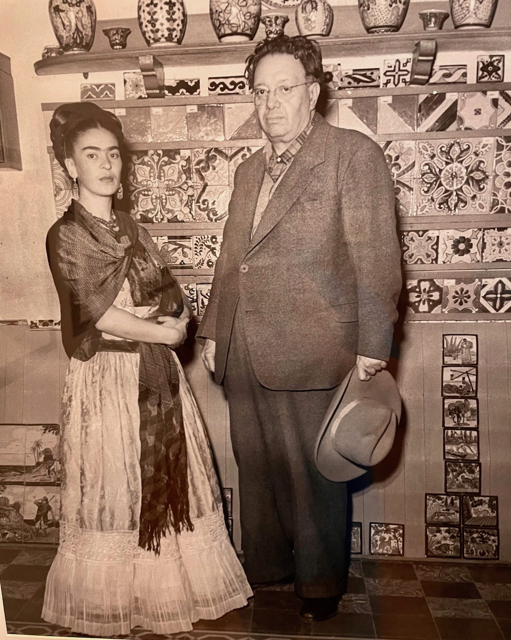 Another famous Matiz photo of Frida and Diego
