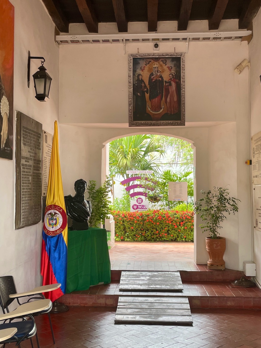 Entrance to the Municipal Council (City Hall)