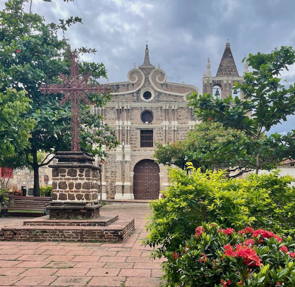 Lovely Parque Santa Barbara with its monumental church, completed in 1726