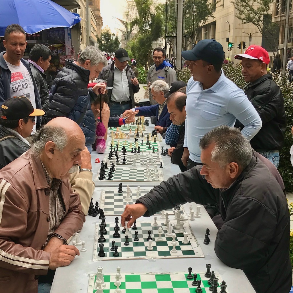 Chess action near Parque de Bolívar
