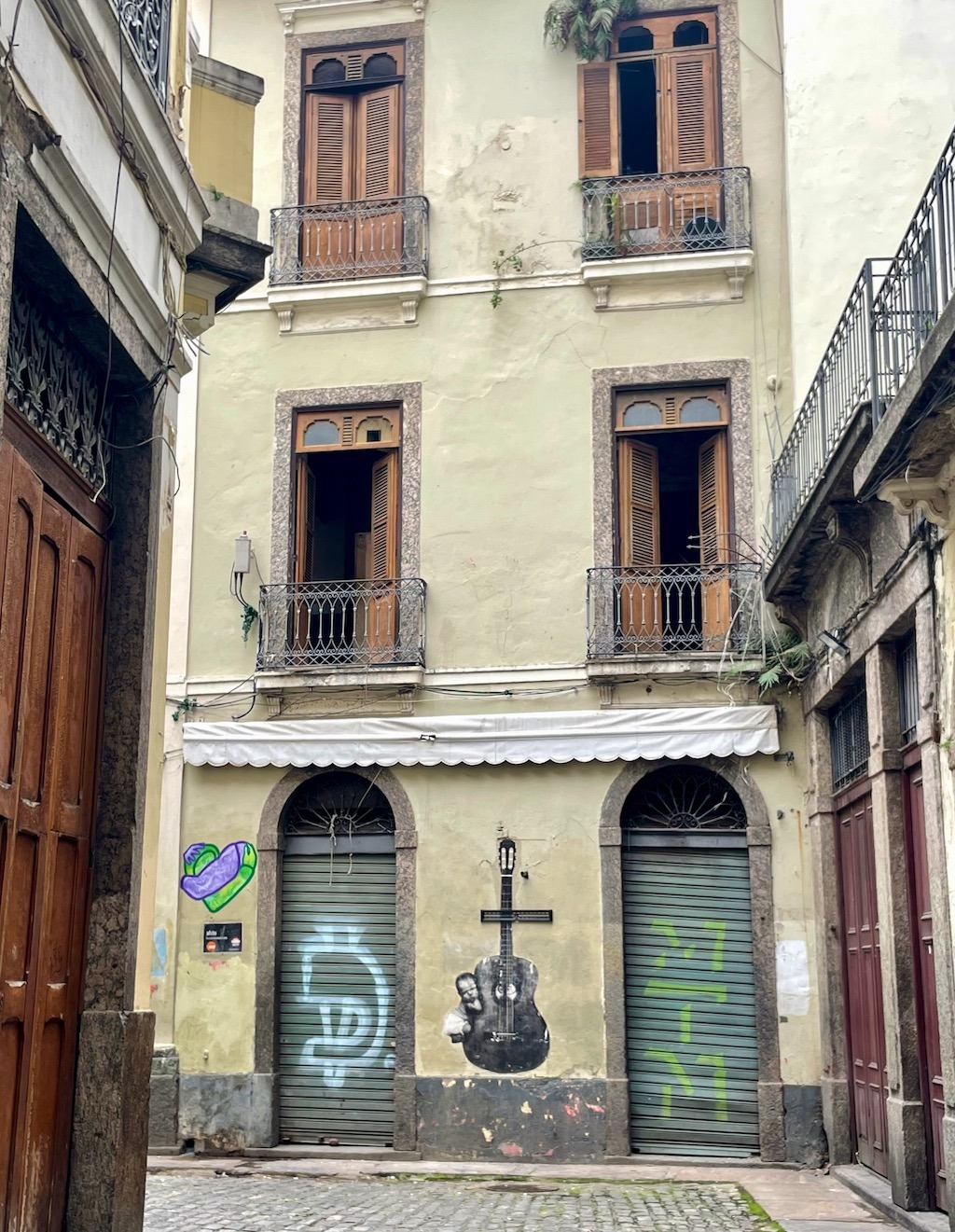Carmen Miranda spent part of her early childhood in the house on the left.