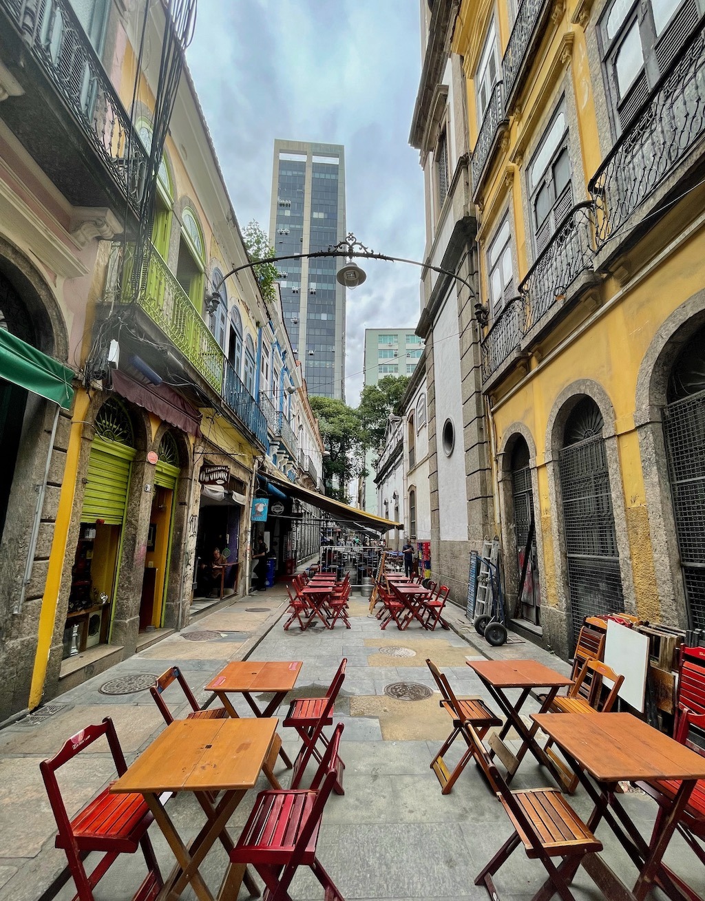 The Travessa's bars and restaurants were pretty sleepy the morning we visited.