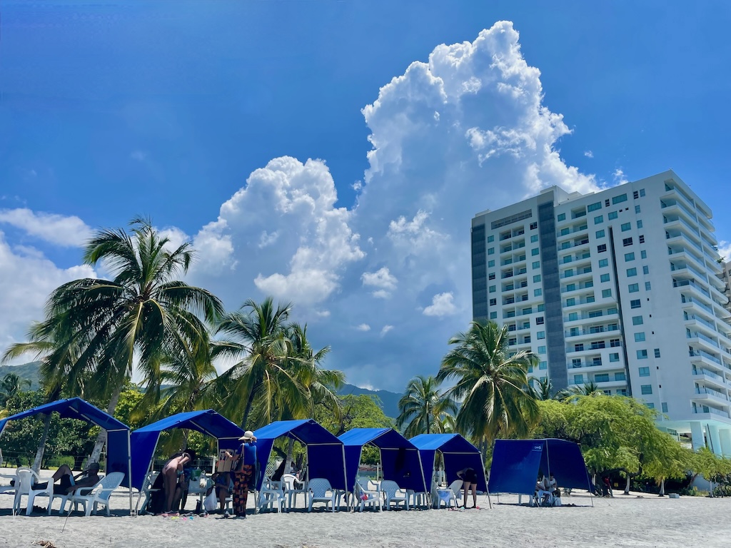 The beginning of the hotel district on Playa Bello Horizonte