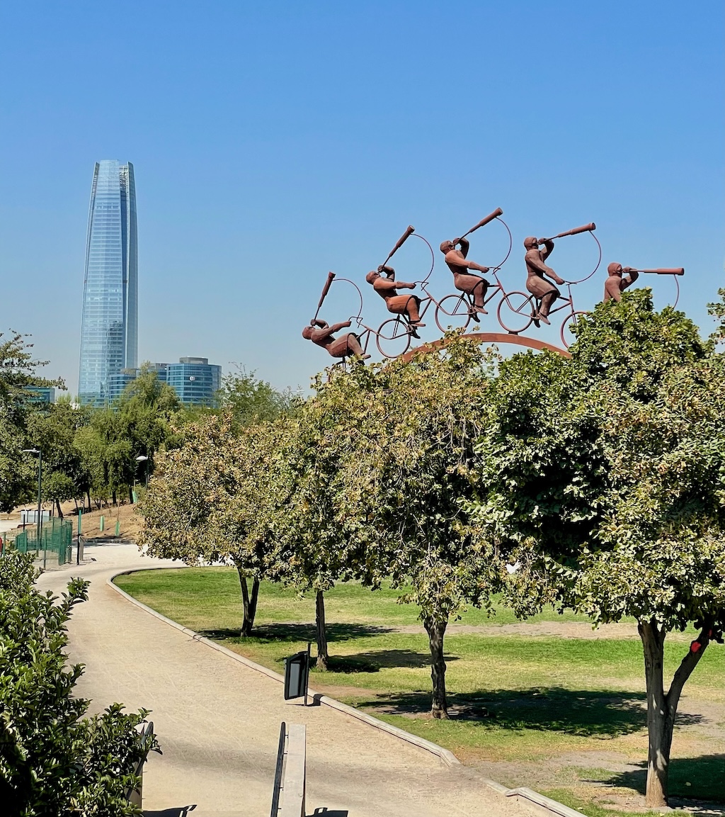Whimsical public art, Parque Bicentenario