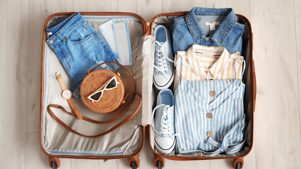 packing Laundry smartly for travel- featured image