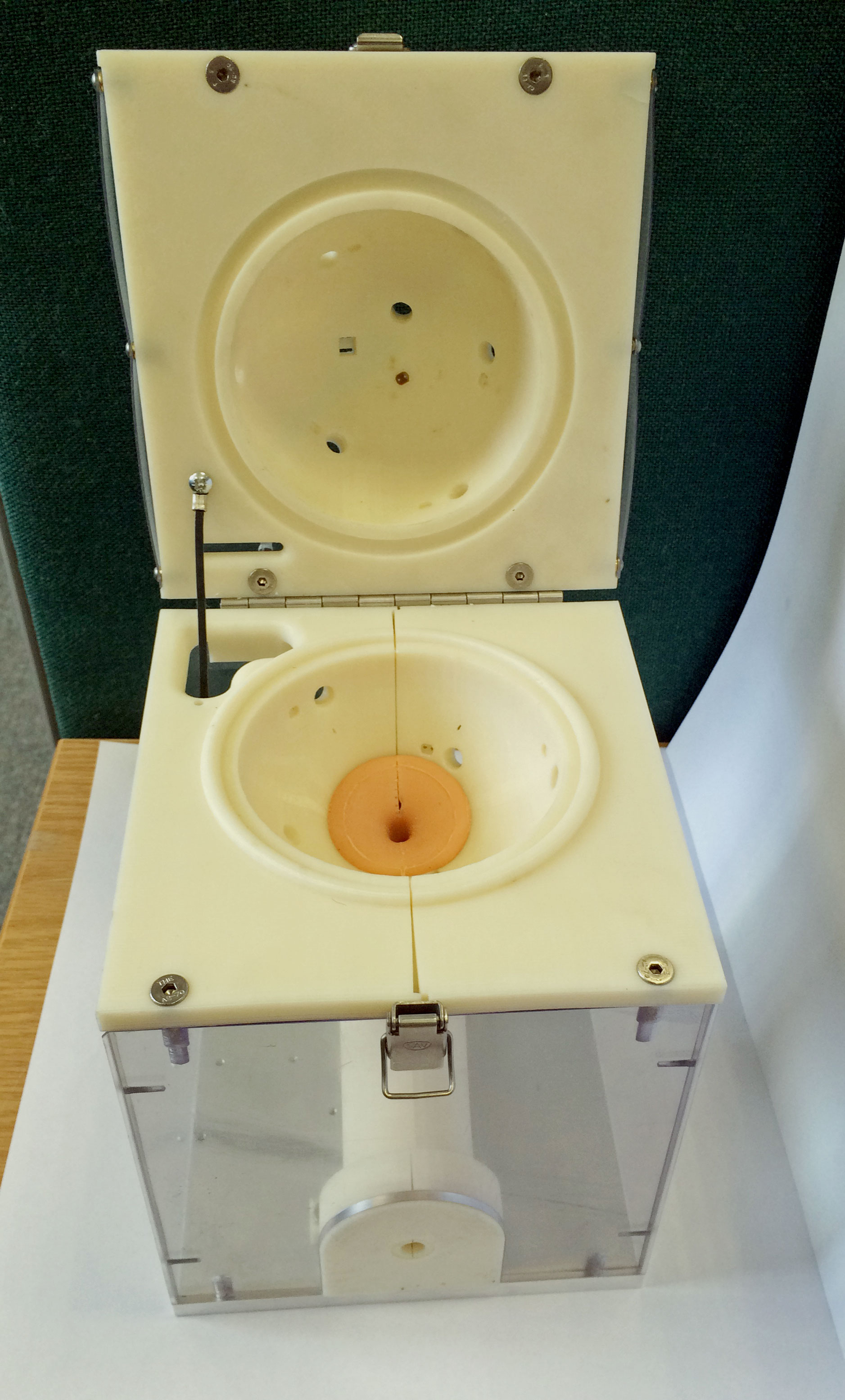 Fully assembled device, open to see inside of "bladder"