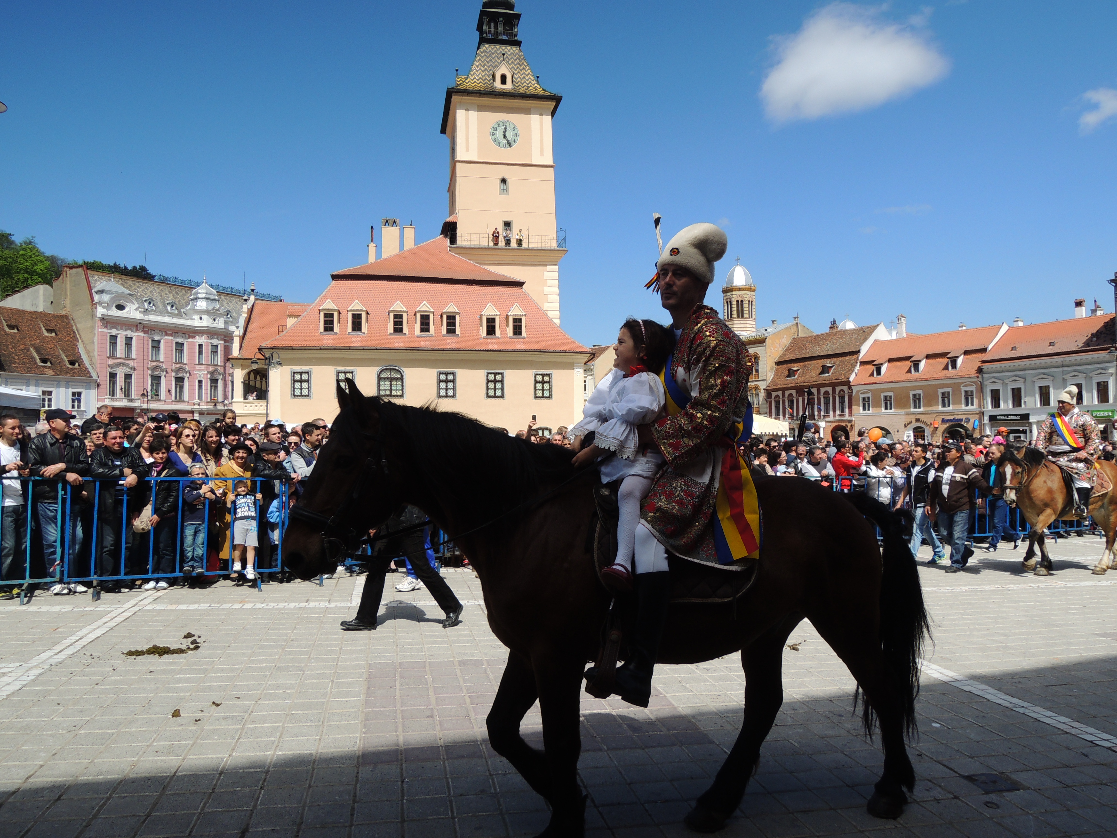 Tradiții din România – Parada Junilor Brașovului