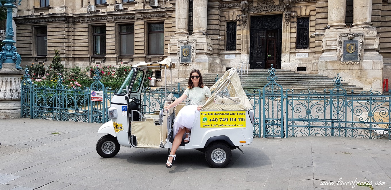Turist în București – o plimbare cu tuk-tuk-ul pe cele mai frumoase străzi