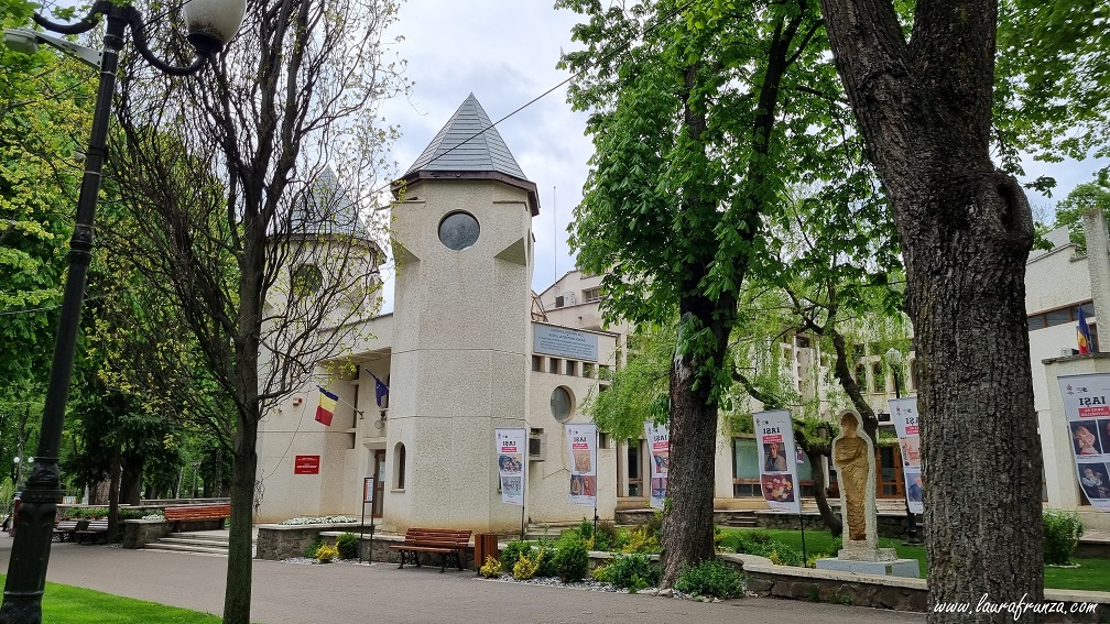 Hai cu mine la muzeu: Muzeul Mihai Eminescu și Colecția Istoria teatrului