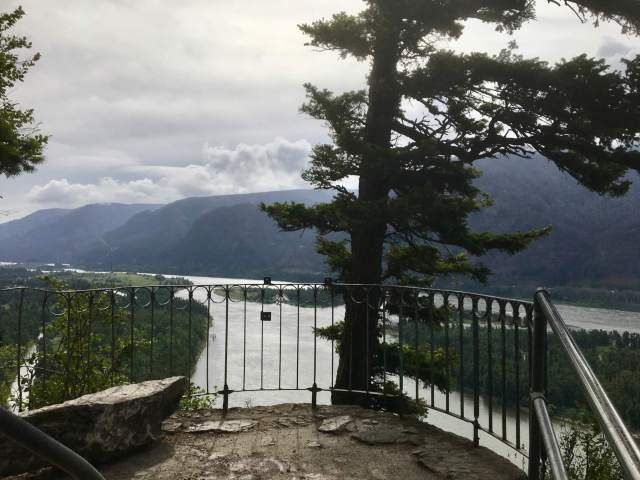 The Beacon Rock trail includes many original features, including this iron fencing. (Lauren Danner photo)
