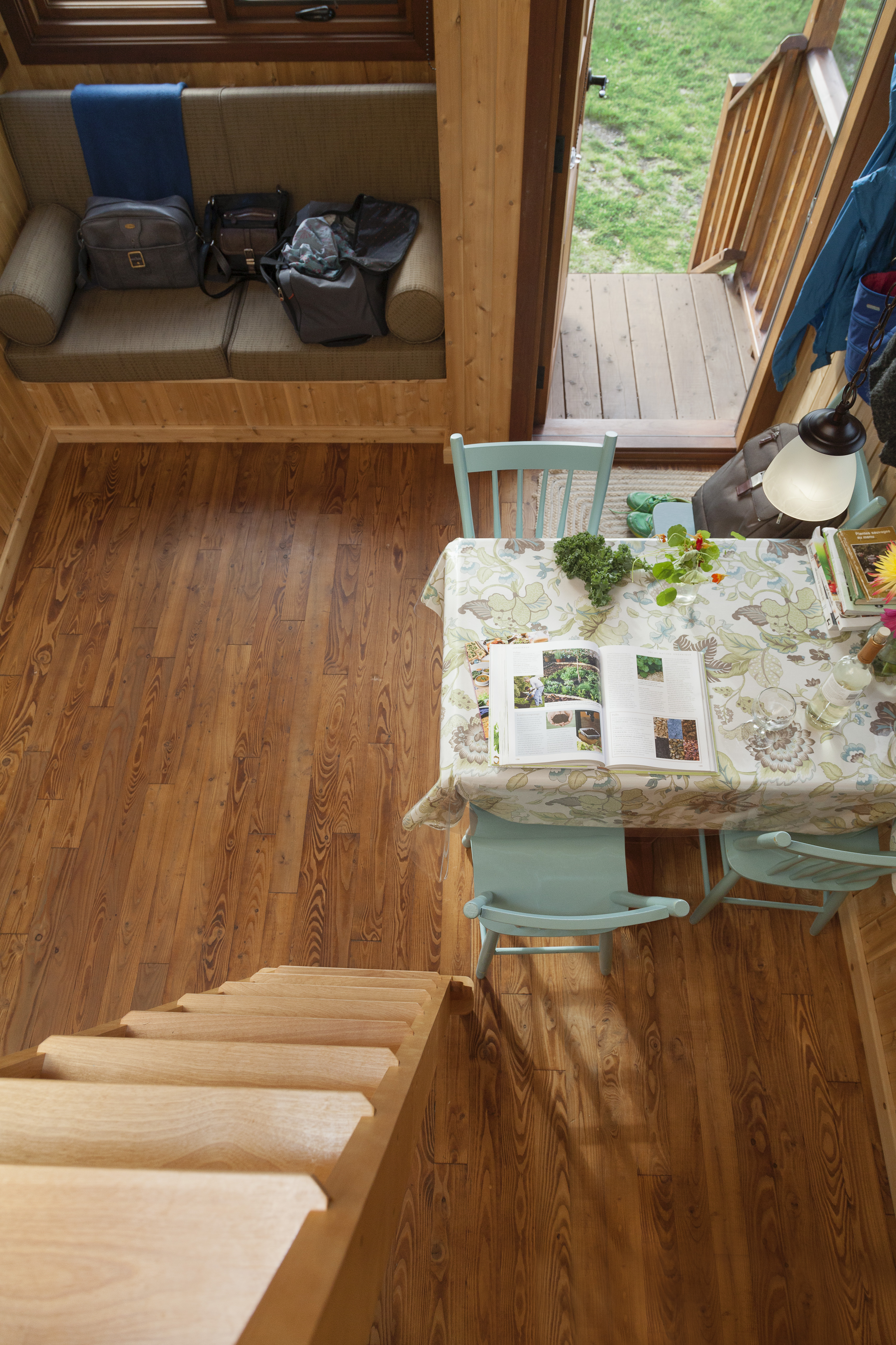Reportage sur les TinyHouses et le Domaine Floravie(Donald Lebel) pour la revue Versus Magazine à Montréal. Licence autorisée uniquement à Versus Magazine et à Donald Lebel pour son site internet. Une publication autre entraînera une violation des droits d'auteur de la photographe.