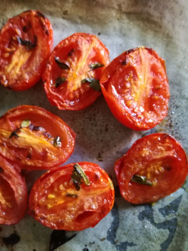 Spaghettoni con mazzancolle e sughetto di pomodorini grigliati