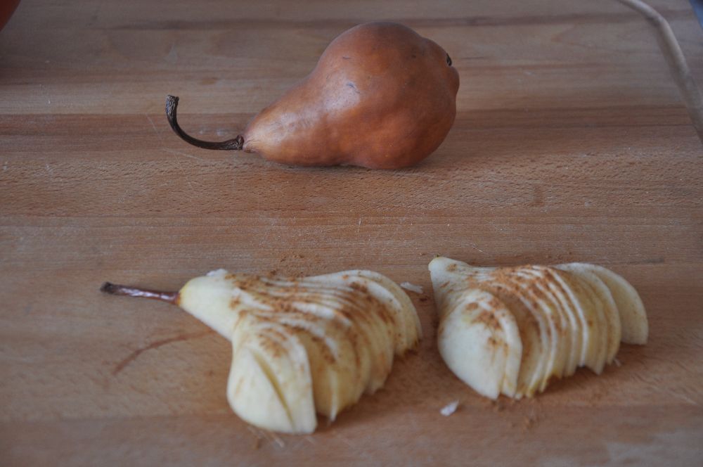 Crostata con frangipane al cioccolato e pere