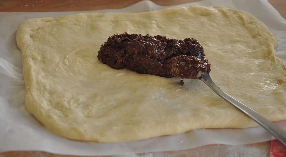 Impasto della putizza dove spalmeremo il ripieno