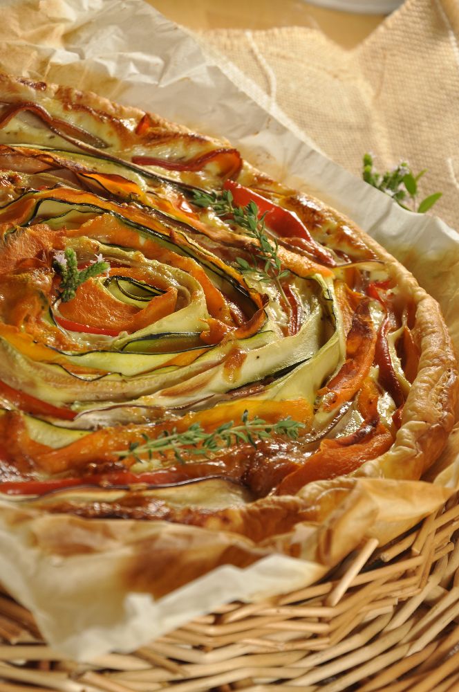 Torta rustica con verdure a spirale e formaggio