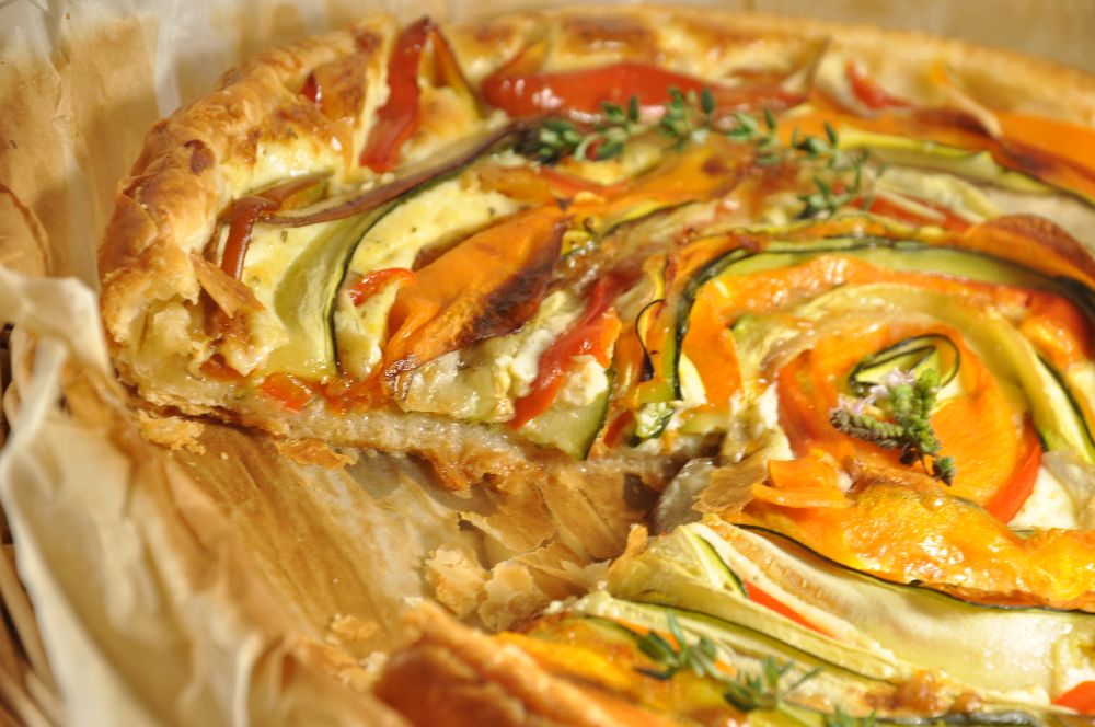 Torta rustica con verdure a spirale e formaggio