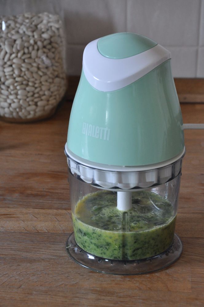 Spinaci e uova per la pasta all'uovo verde