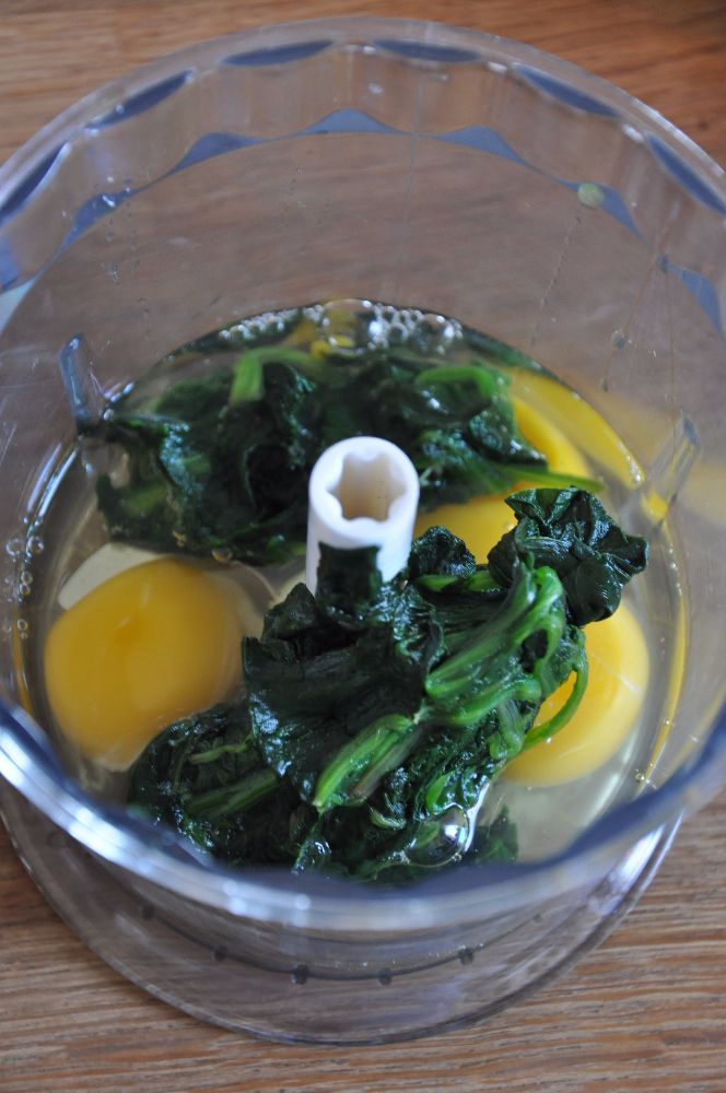 Spinaci e uova per la pasta all'uovo verde