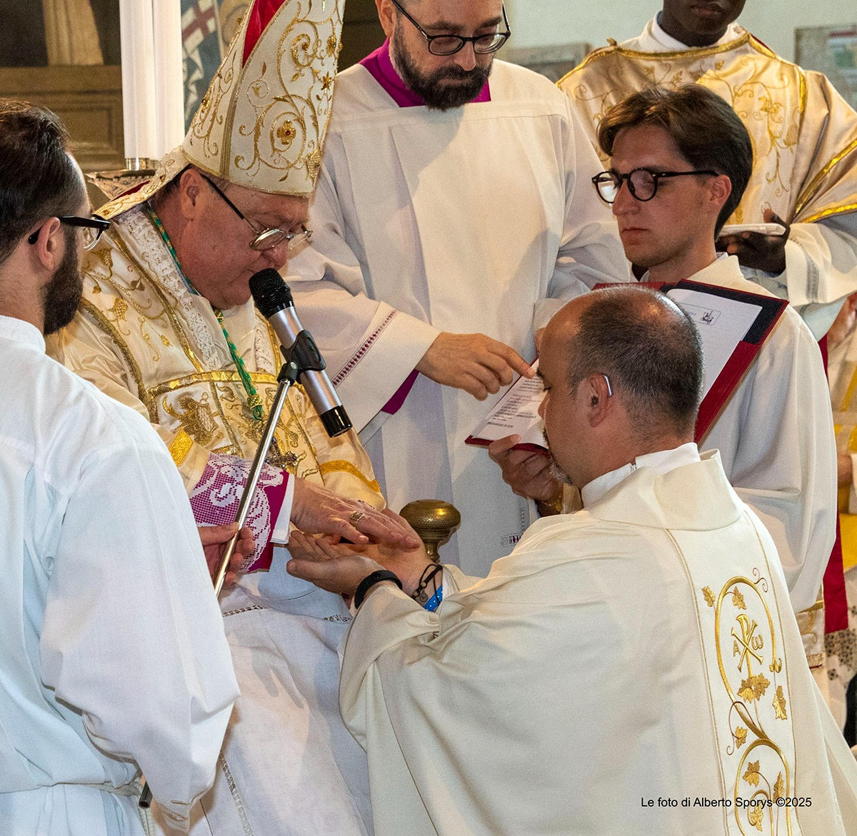 Atri, grande commozione e partecipazione di fedeli all’ordinazione di Fra Domenico Paolo Di Ridolfi