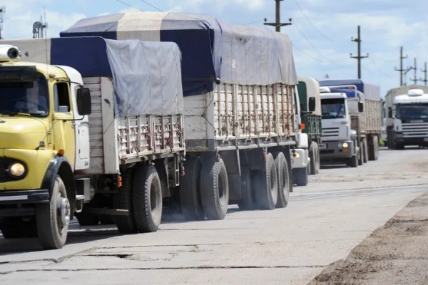 Funes protege sus calles: multas de hasta $600 mil al tránsito pesado