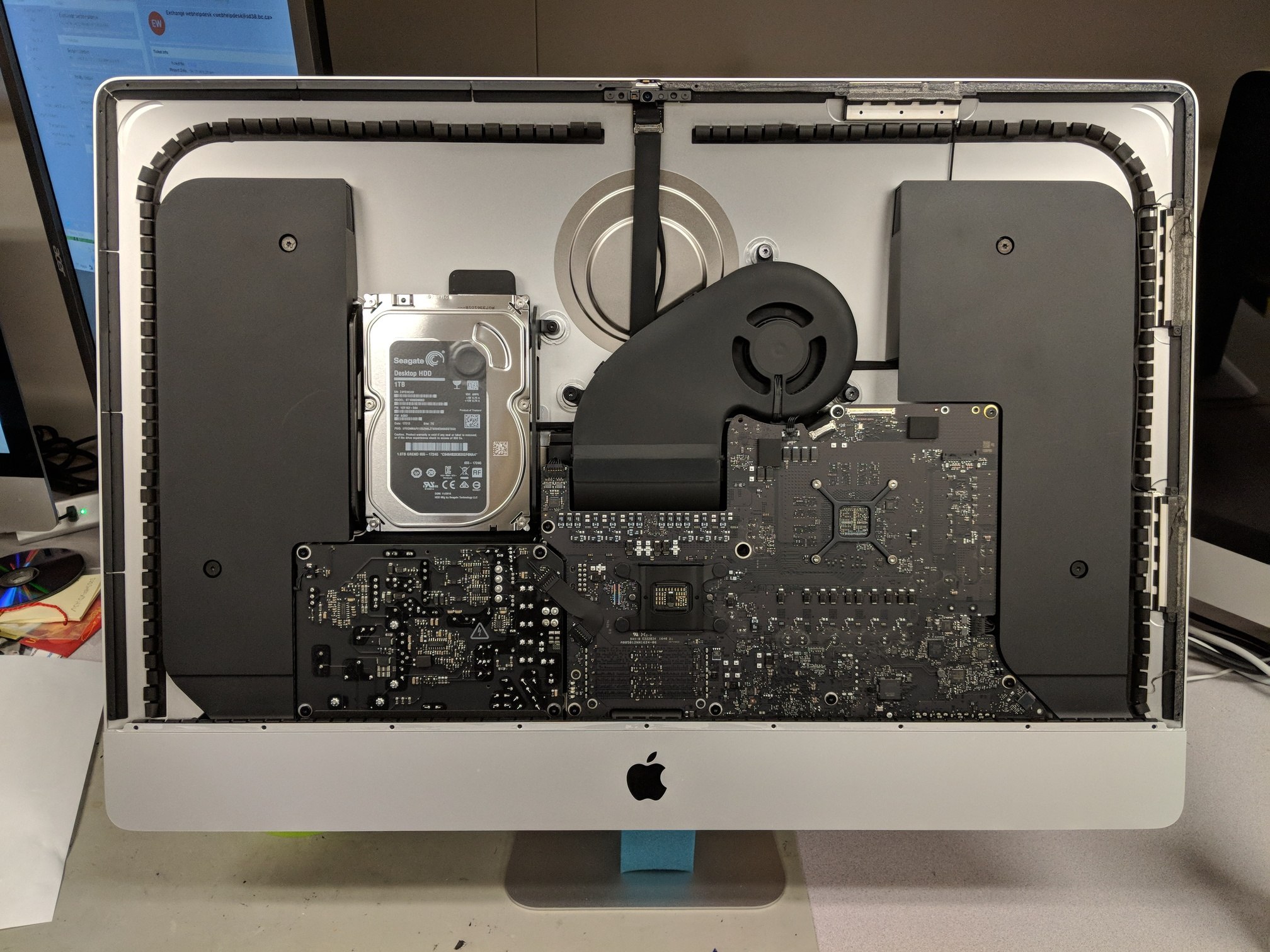 Diary to Replace Internal Hard Drive on an iMac (2012+) – an Ephemeral
