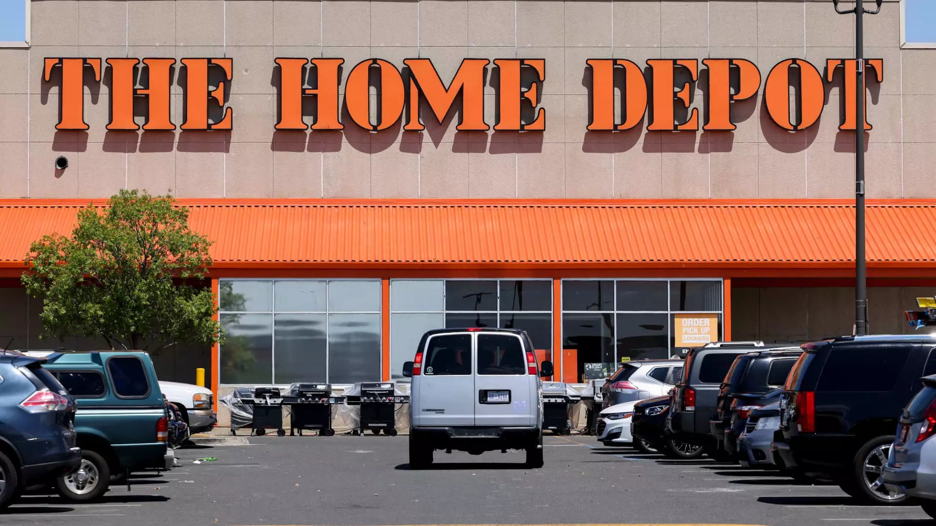 Assessing Home Depot’s Investment Potential Amidst Market Flux