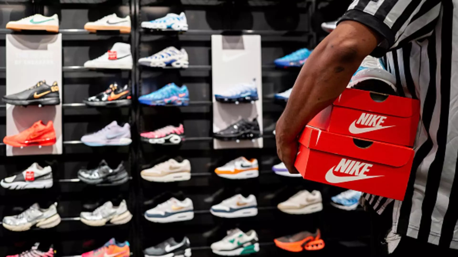 The Fork in the Road: Nike’s Challenges and Potential Resurgence