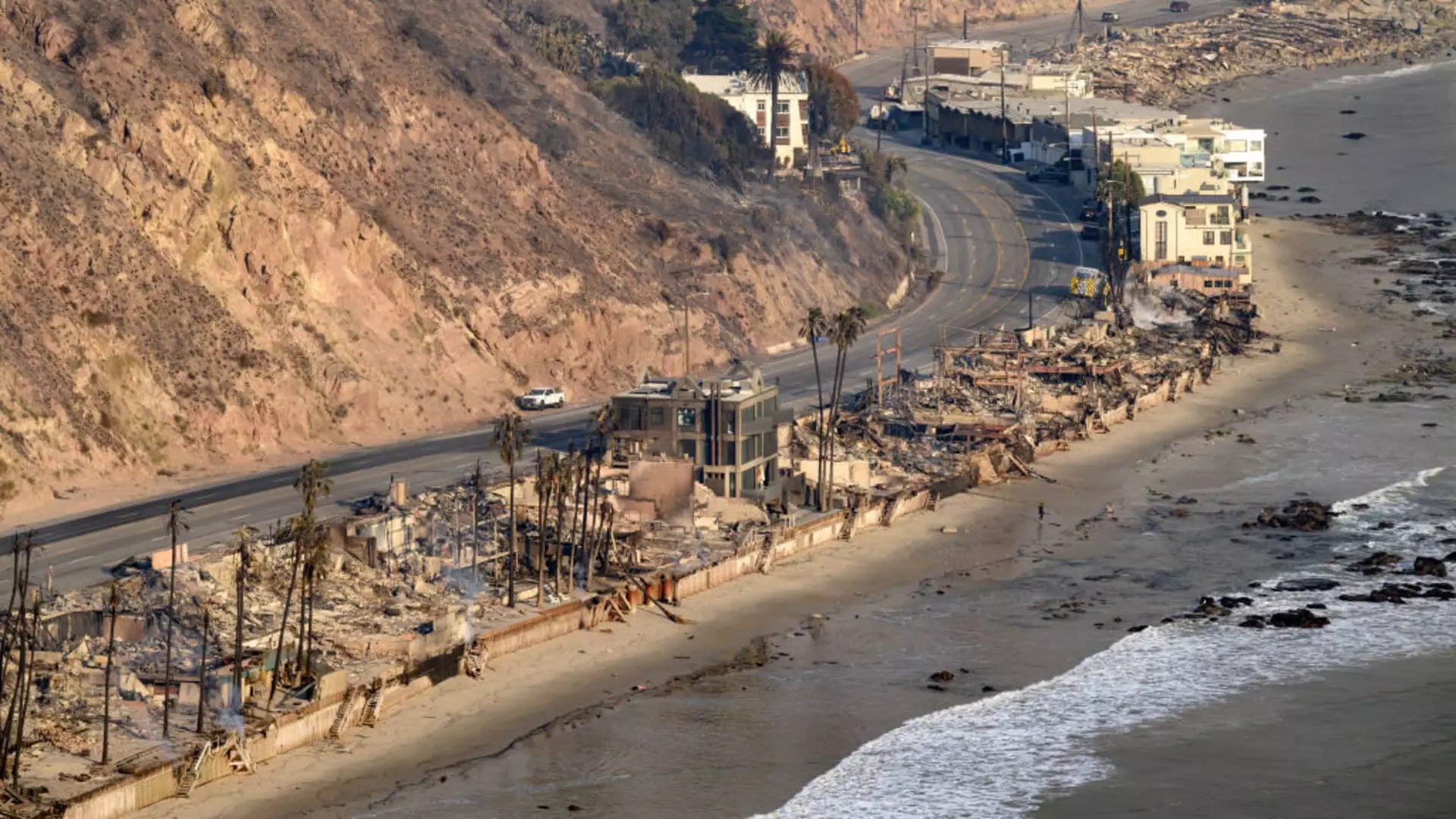 Wildfires in Los Angeles: Impact on Airlines and Travelers