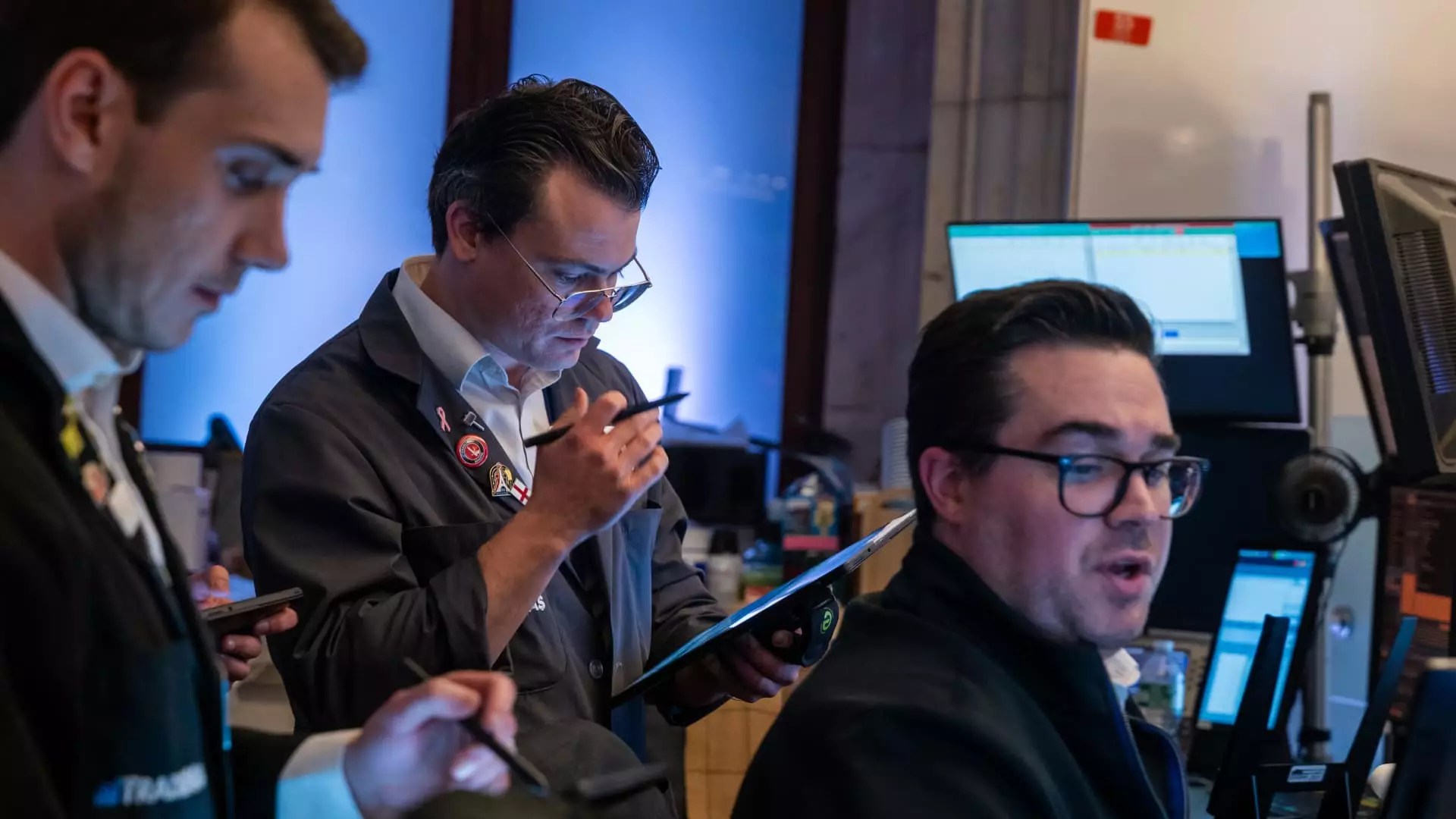 The Bullish Outlook Despite Market Valuations: Insights from Charles Schwab’s Quarterly Survey